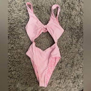 Reversible bathingsuit